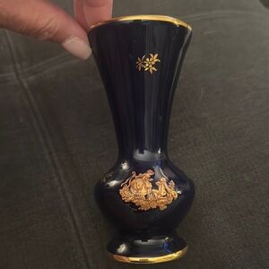 Luxurious Midnight Blue Vase with Gold Accents